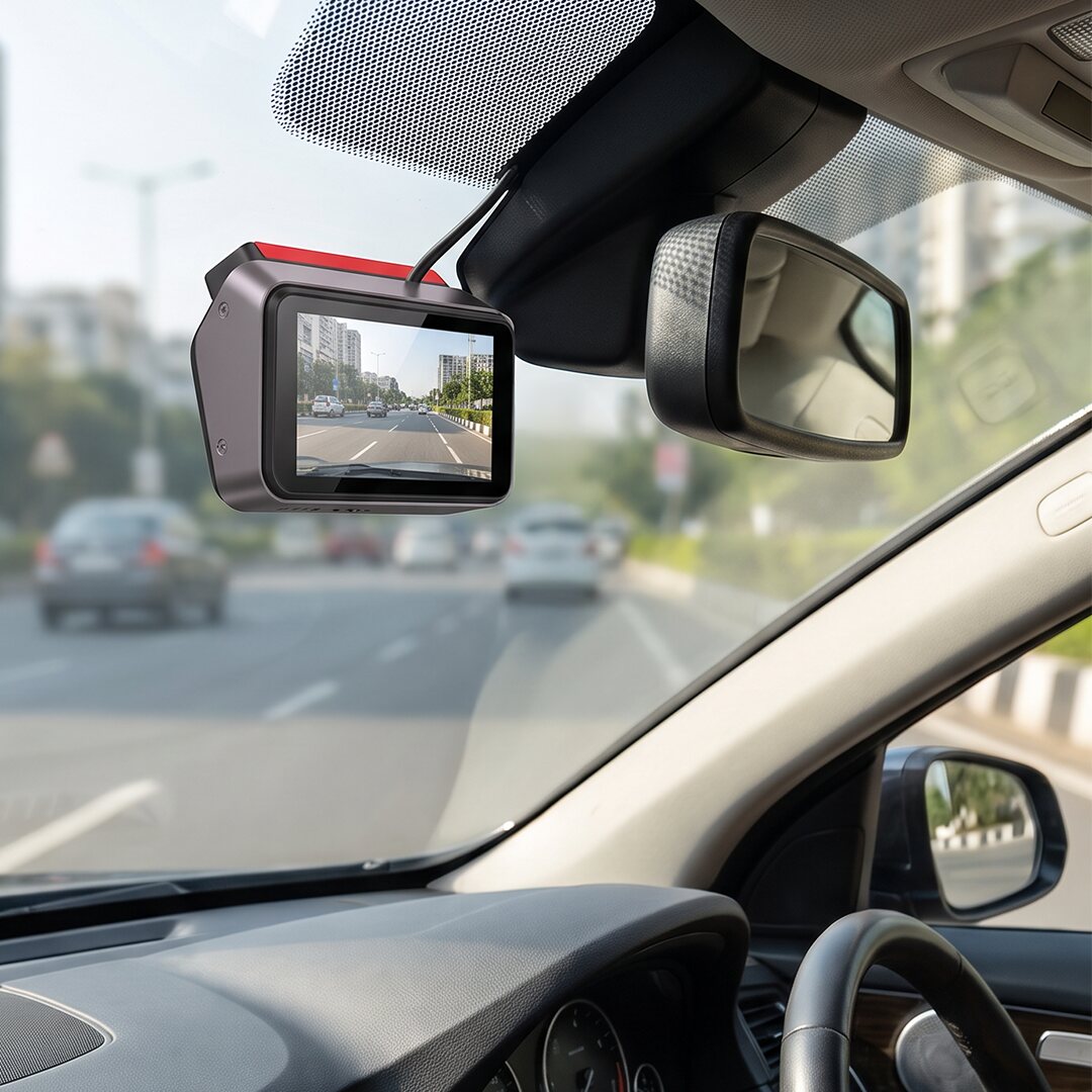 TWM A6 dash cam on the windscreen, its 4.5 inch screen showing the road